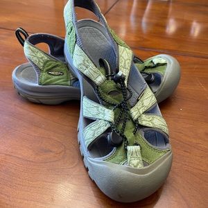 KEEN Womens sandals size
